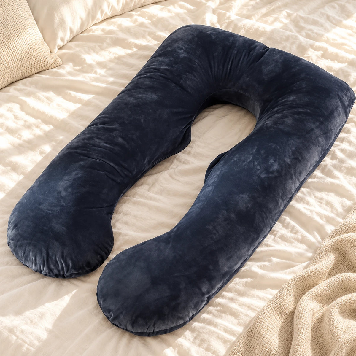 Tots & Moms full-body maternity pillow — U black pillow — product photograph